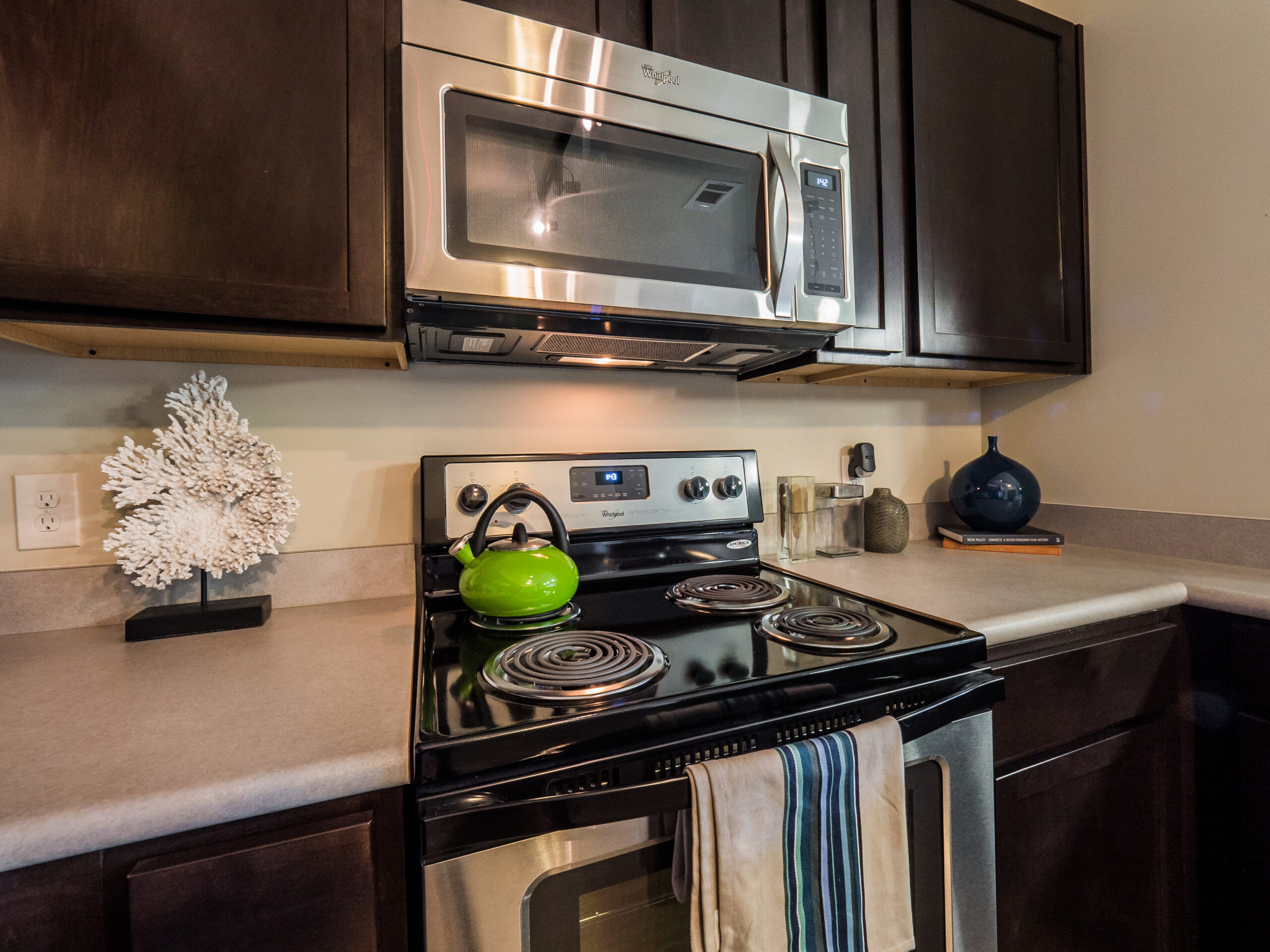 Progress 910 Kitchen, Apartments near university of North Carolina, Wilmington